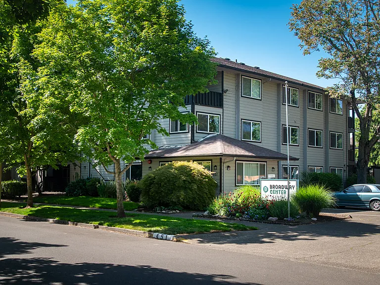 Broadway Center | Exterior Building View