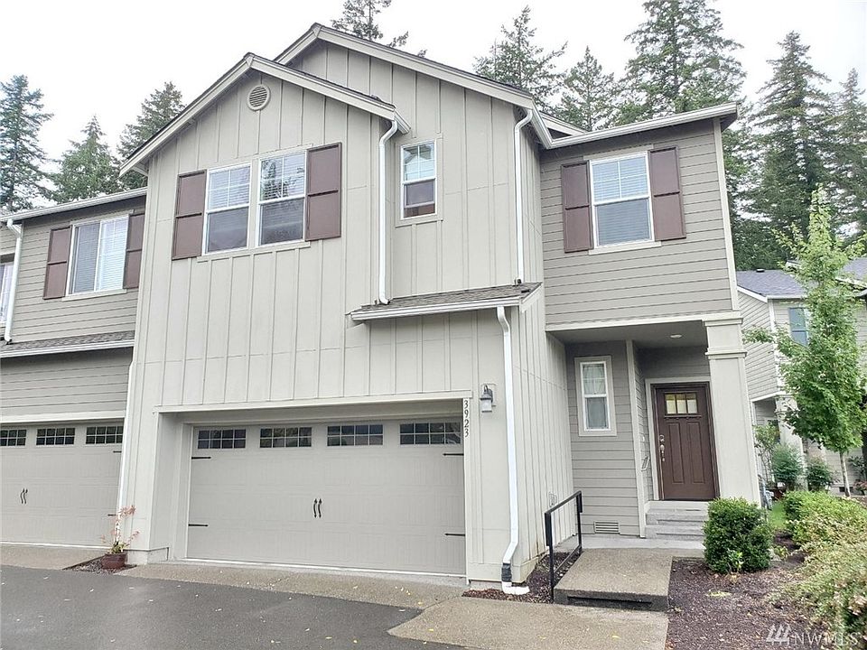1st image of 3923 Jett Ln NE