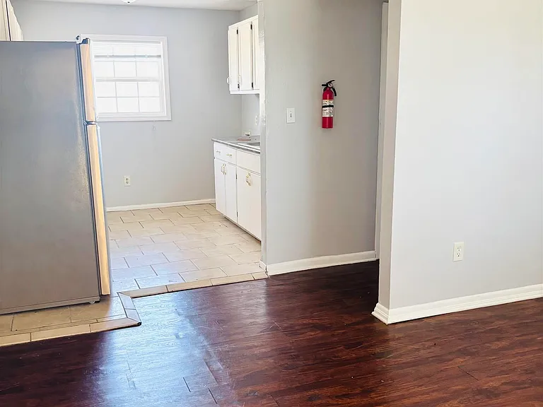 732 Avenue F #F — Photo 2