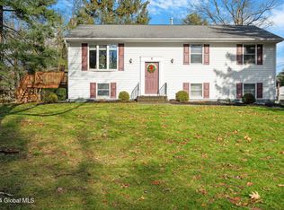8 Tulip Ter, Clifton Park, NY 12065