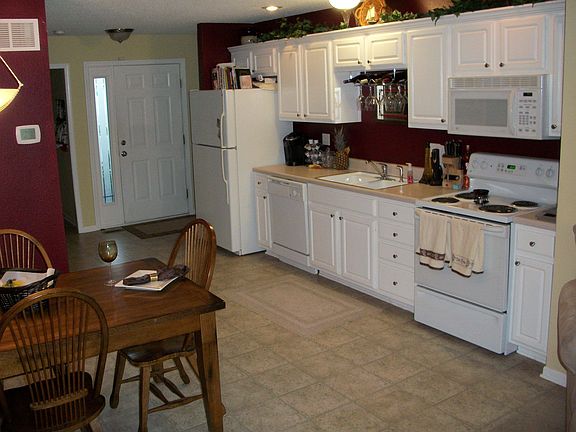 Spacious eat-in-kitchen