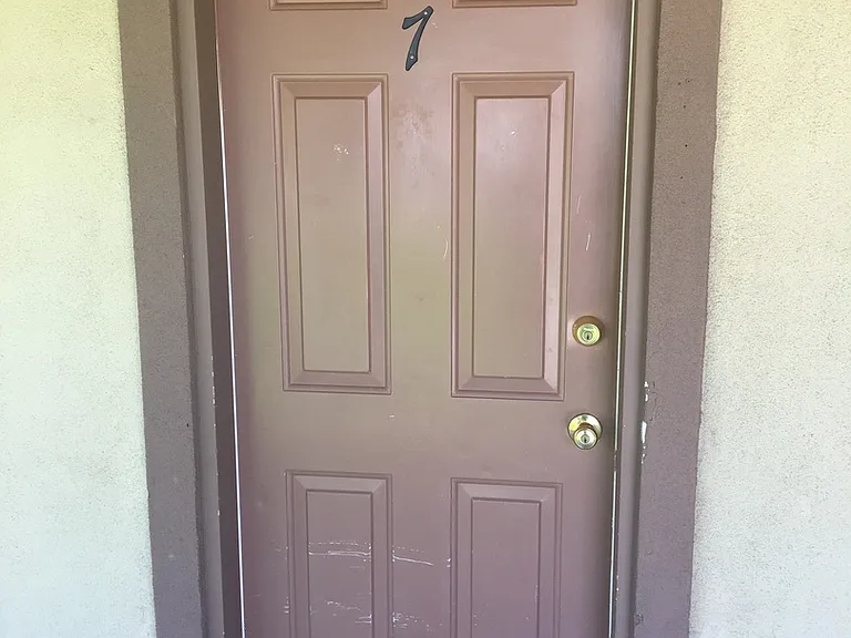 1121 Central Ave — Photo 2