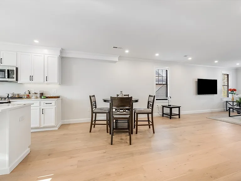 32 Perthshire Rd #2 — Photo 8