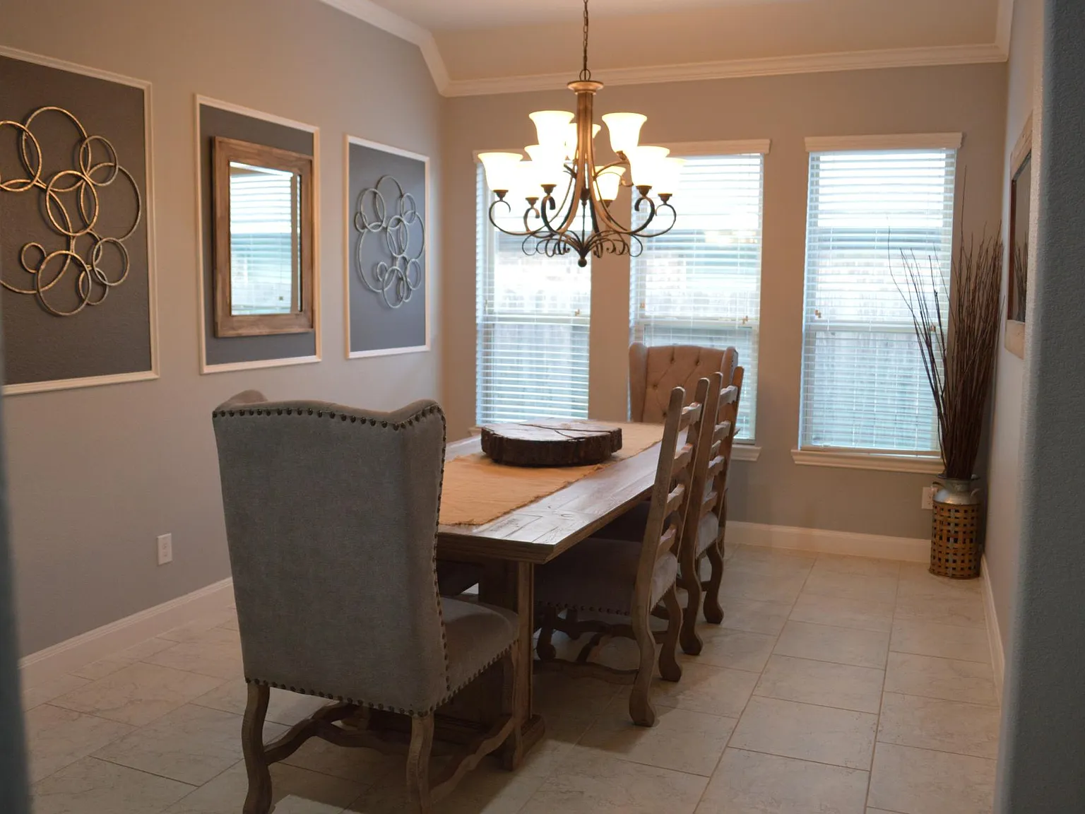 3 bed, 2215 sqft, $2,600 — Photo 3