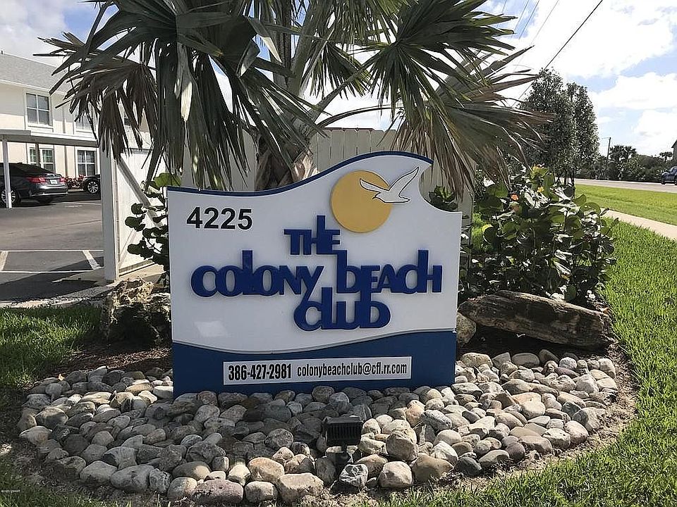 Colony Beach Club Entrance 