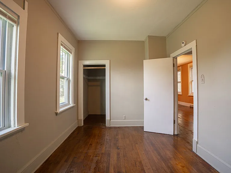 2348 S Kinnickinnic Ave — Photo 14