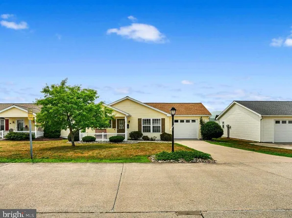 729 Union Ct, Pine Grove, PA 17963