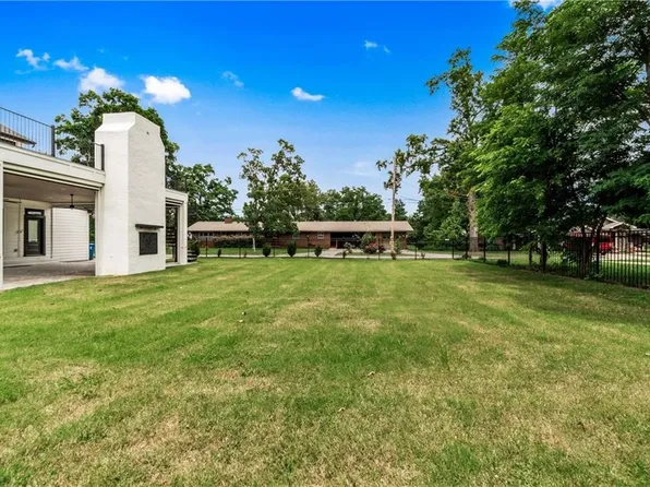 212 NW G St, Bentonville, AR 72712