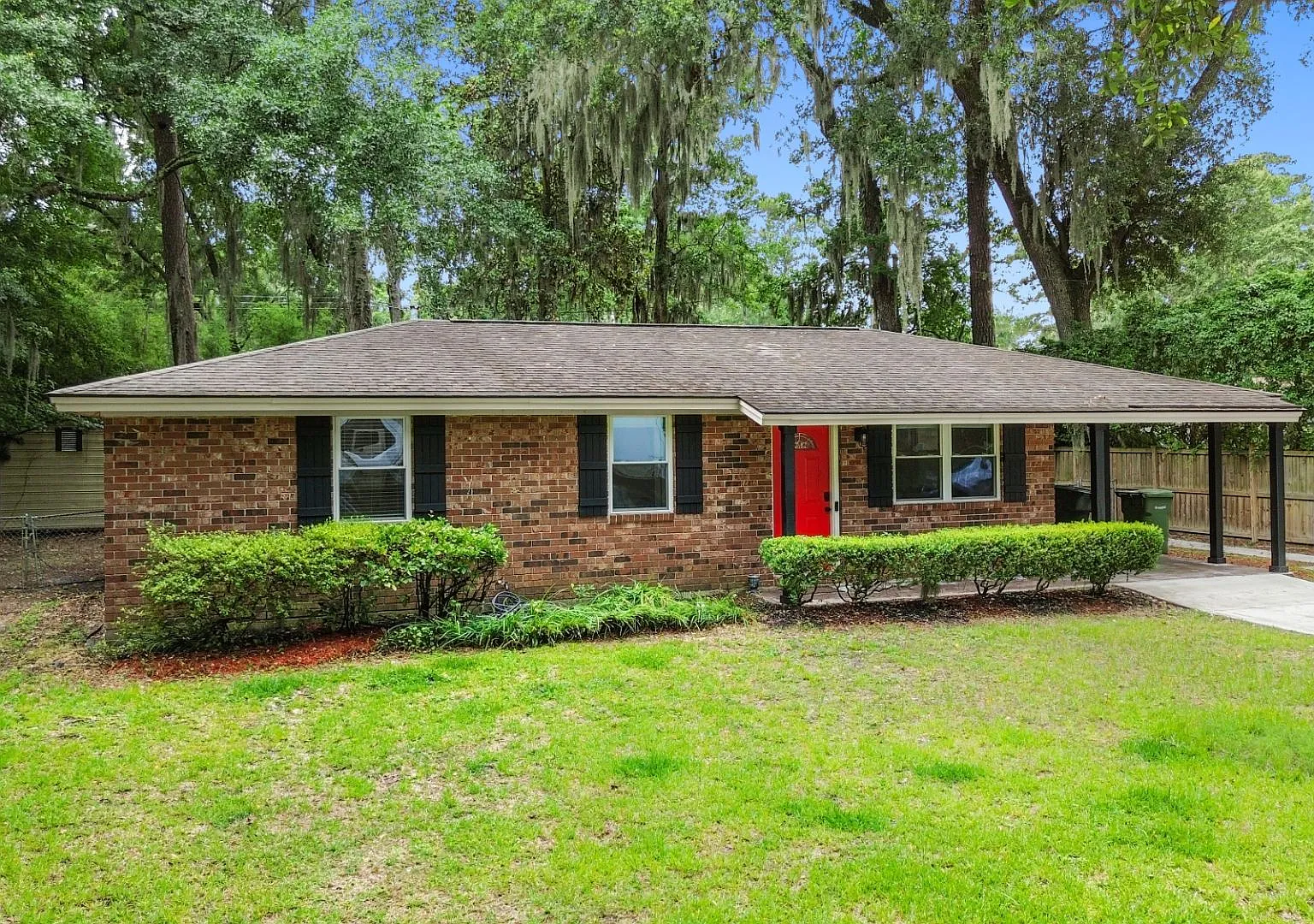 Southside Savannah Gem 4BR Home in Windsor Forest with Sunroom & Patio — Photo 2