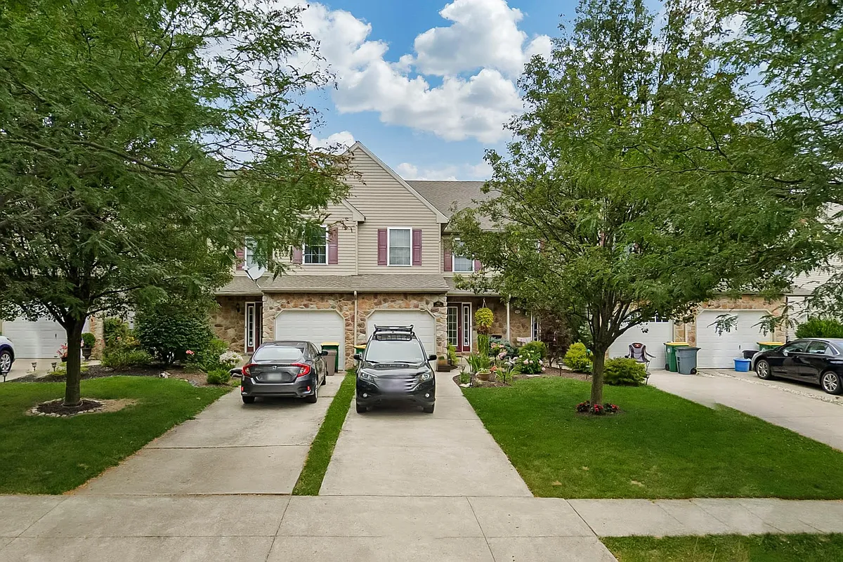Building Photo - 8165 Heritage Dr