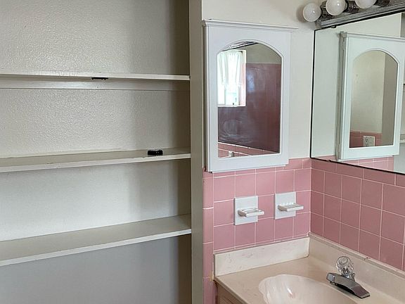 5th image of 335 N Cswy #25