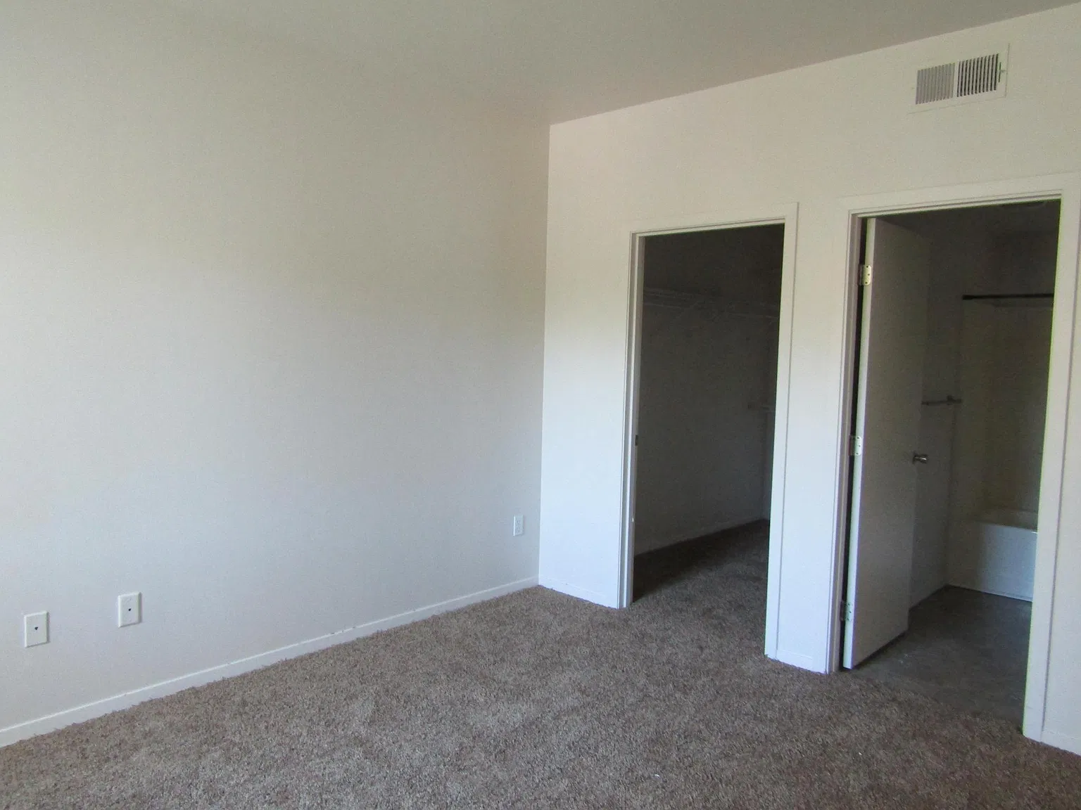 2 bed, 958 sqft, $2,300 — Photo 4