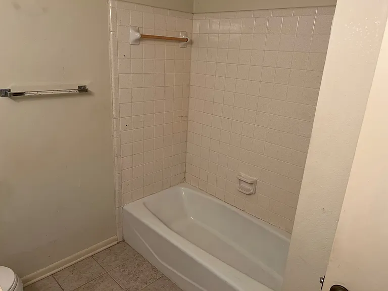517 S Hill Ave — Photo 9