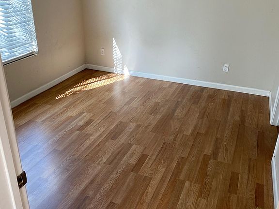 4th image of 124 Oaklawn Ave #1