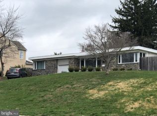 718 Saint Francis Dr, Broomall, PA 19008