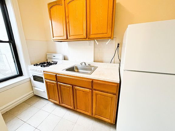 2nd image of 10325 121st St APT B17
