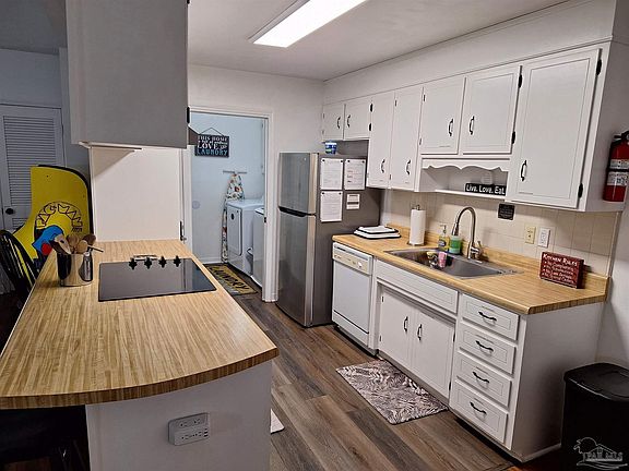 3rd image of 7072 Lake Joanne Dr