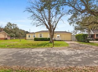 518 Sunny Ln, Wharton, TX 77488