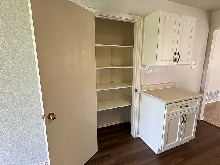 1404 Carriage Hills Trl — Photo 6