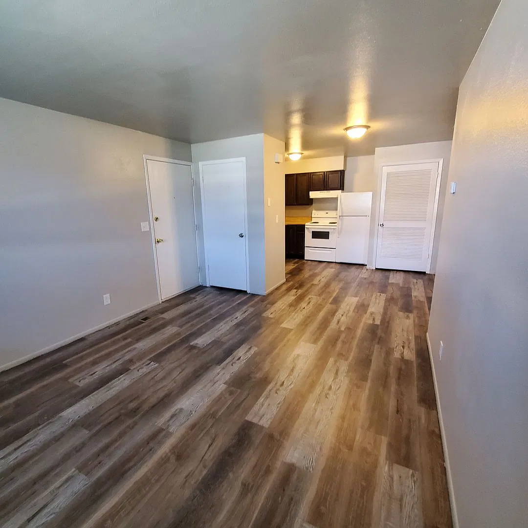 500 Building Monterey Apartments — Photo 4