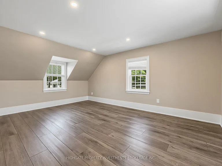 107 Kent St #UPPER — Photo 9
