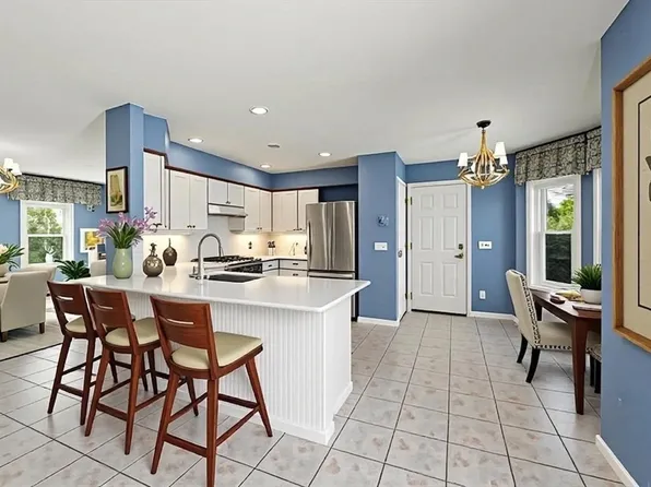 26 Juniper Wood Dr, Haverhill, MA 01832