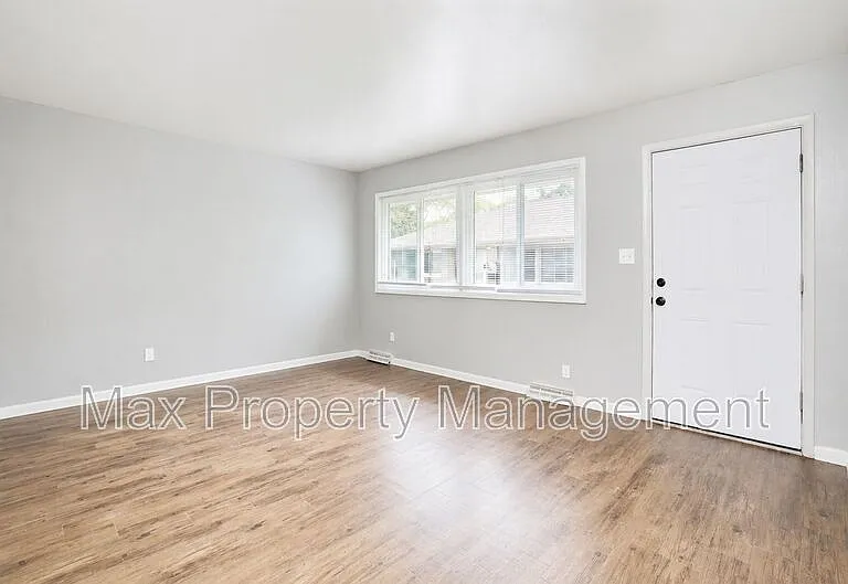 3422 SW 8th St — Photo 5