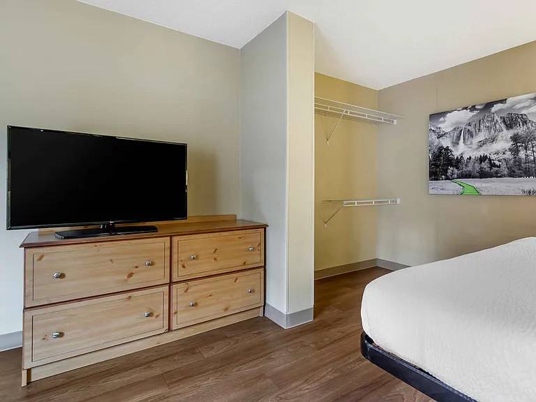 Deluxe Studio - 1 King Bed