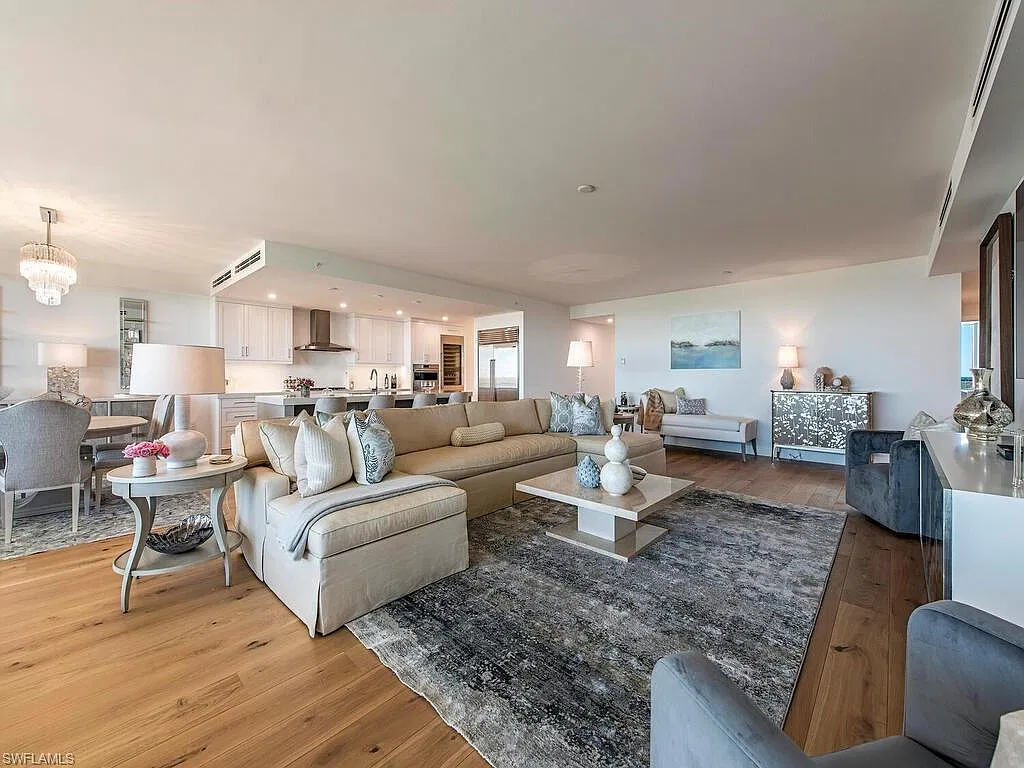 4 bed, 4.5 bath, 3287 sqft, $40,000 — Photo 2
