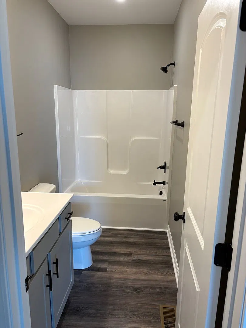 220 Calumet Dr — Photo 4