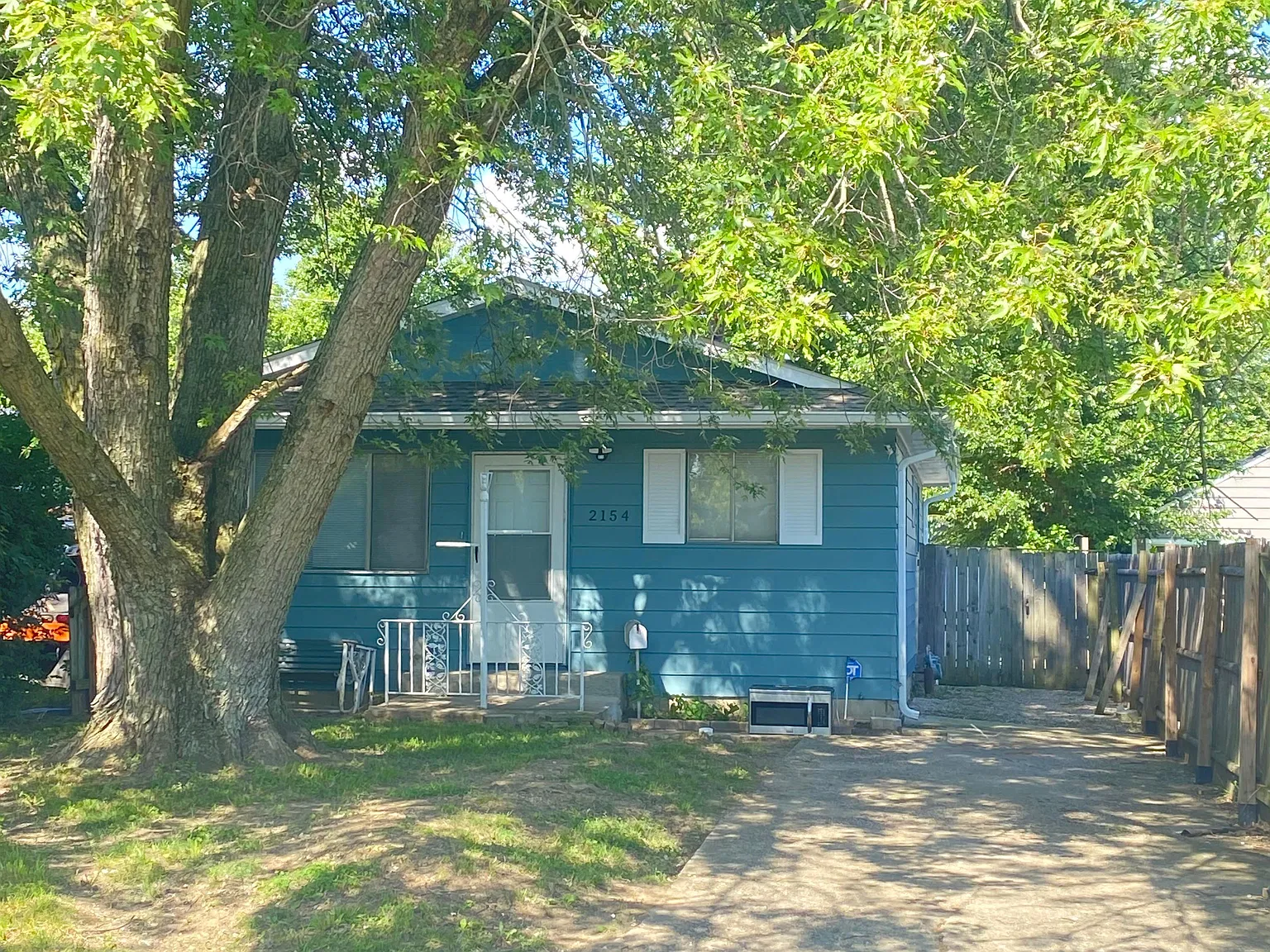3 bed, 1008 sqft, $1,745 — Photo 1