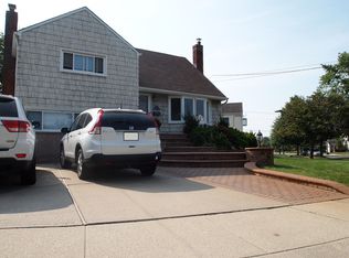2 Northgate Rd, Massapequa Park, NY 11762