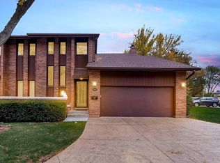 1230 Beau Dr, Park Ridge, IL 60068