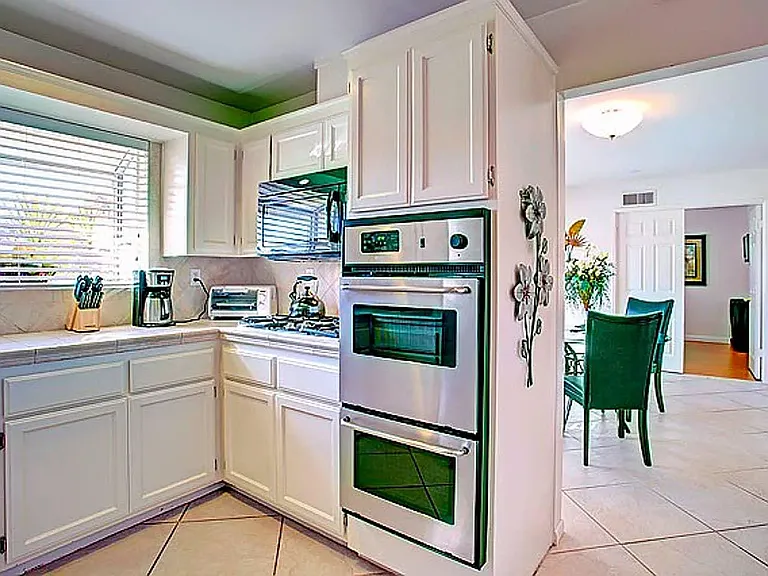 331 E Bluebell Pl — Photo 6