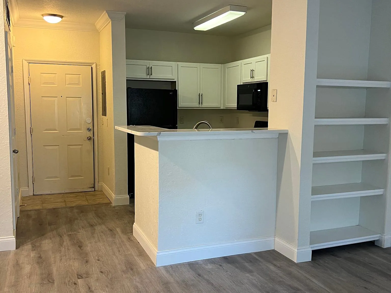 202 E South St — Photo 4