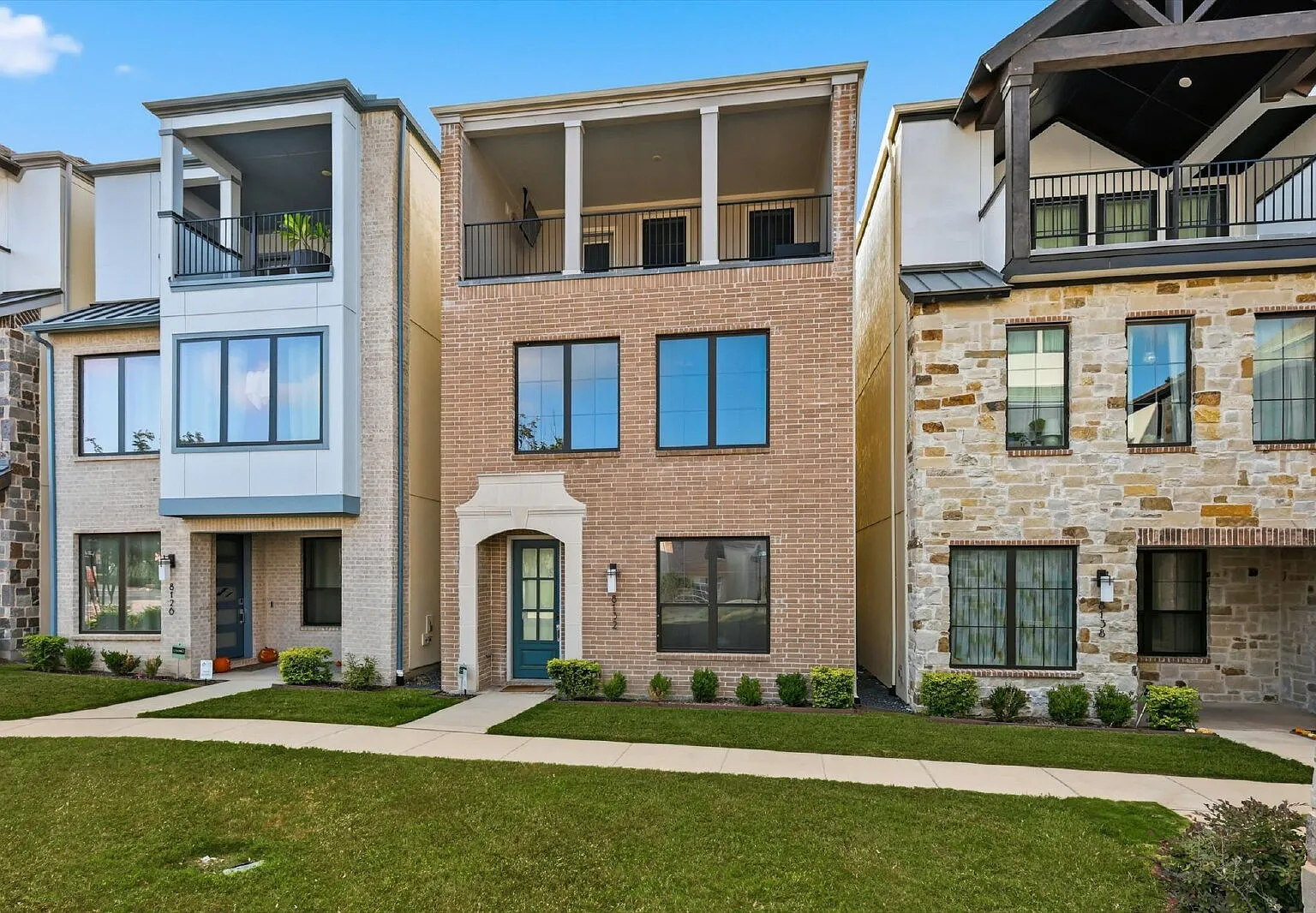 3 bed, 2.5 bath, 2416 sqft, $4,100 — Photo 3