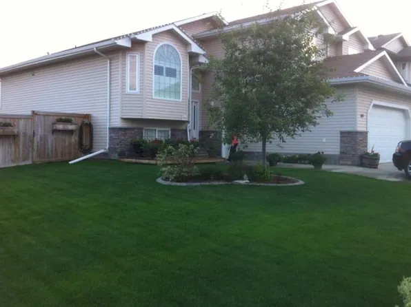 103 N Lawrence St, Wood Buffalo, AB T9K 2S5