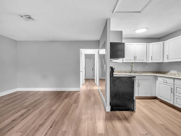 232 SE 9th Ave #2 — Photo 5