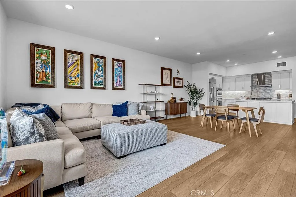 1 bed, 1.5 bath, 1405 sqft, $4,200 — Photo 4