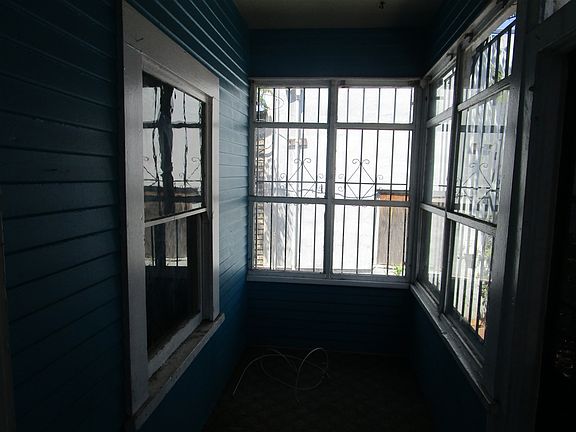 2nd image of 3209 Market St