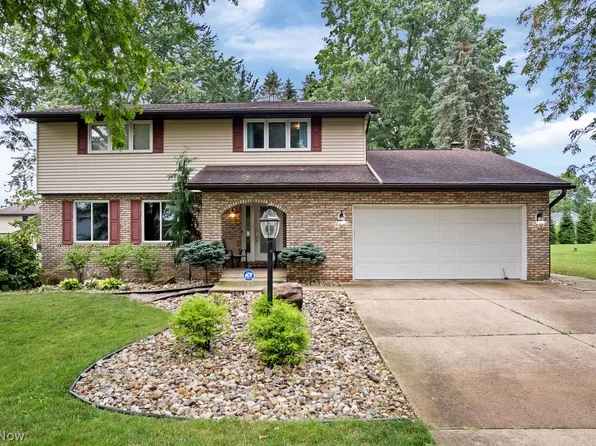 2230 Vixen St NW, North Canton, OH 44720