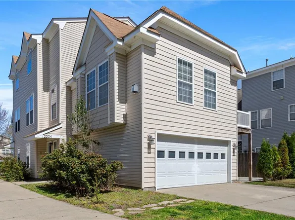 2204 W Berrie Cir, Virginia Beach, VA 23455