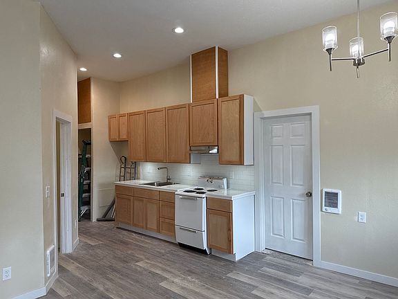 2nd image of 902 S 29th Ave #B