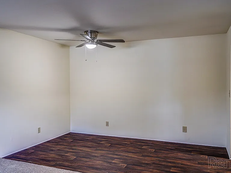 Shamrock Apartments — Photo 3