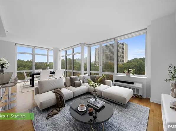 800 12th St APT 302, Palisades Park, NJ 07650