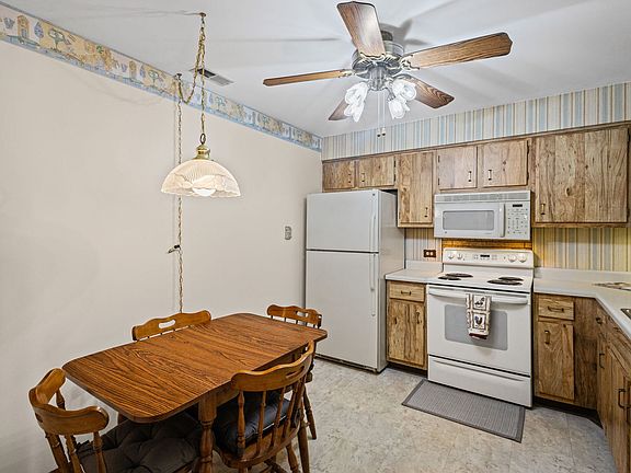 5th image of 1200 W Northwest Hwy APT 109