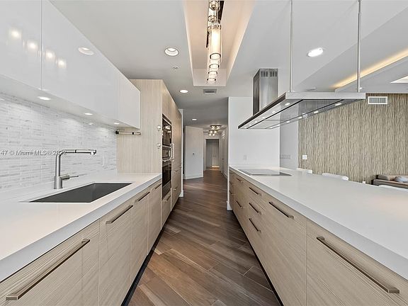 4th image of 17301 Biscayne Blvd APT 310
