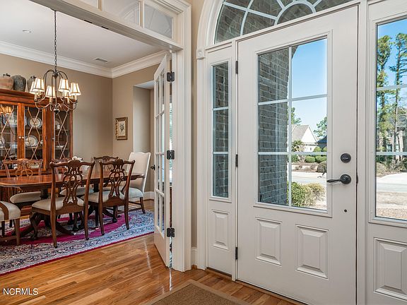 4th image of 2697 St James Drive SE
