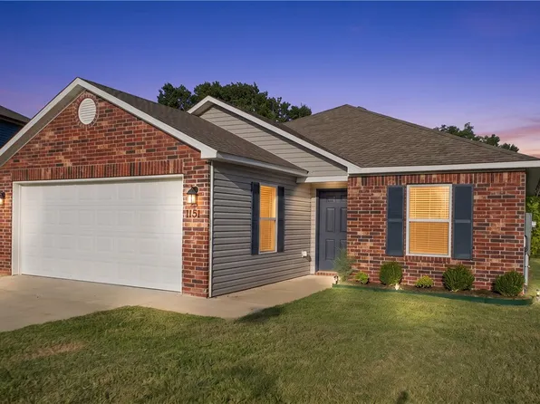 1151 E Sparrow Cir, Fayetteville, AR 72701