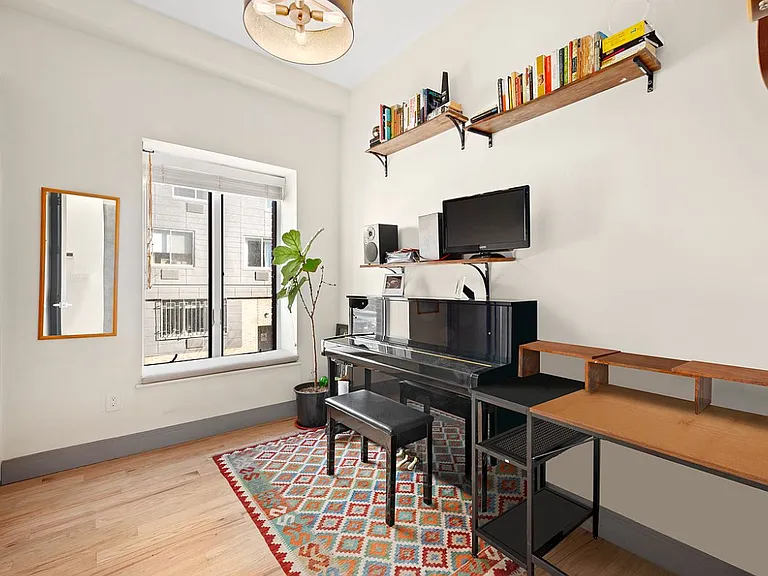 537 Court St #2A — Photo 7